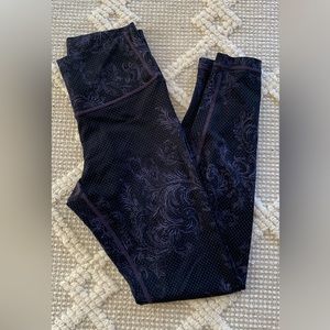 Lululemon high waisted black and purple 7/8 ankle floral dot